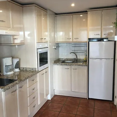 Shinny Flat, 2 Min From Sea 아파트 *
