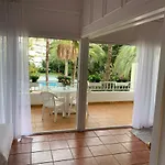 Shinny Flat, 2 Min From Sea Apartament