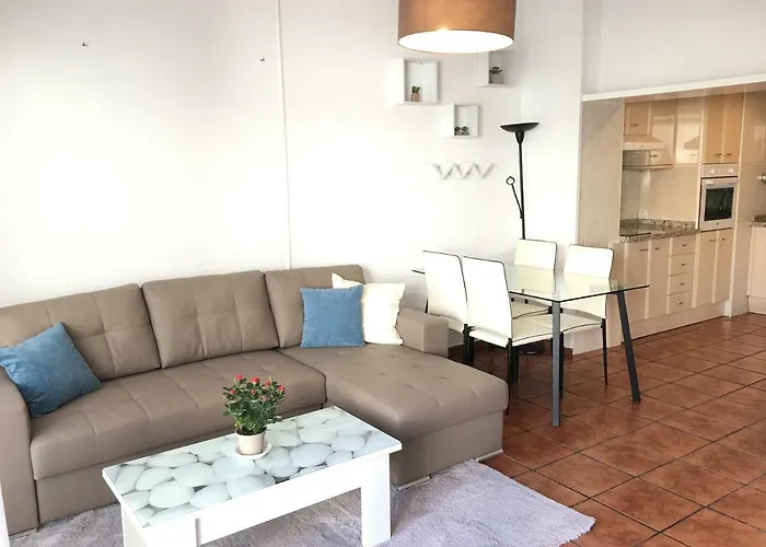 Shinny Flat, 2 Min From Sea Apartment *